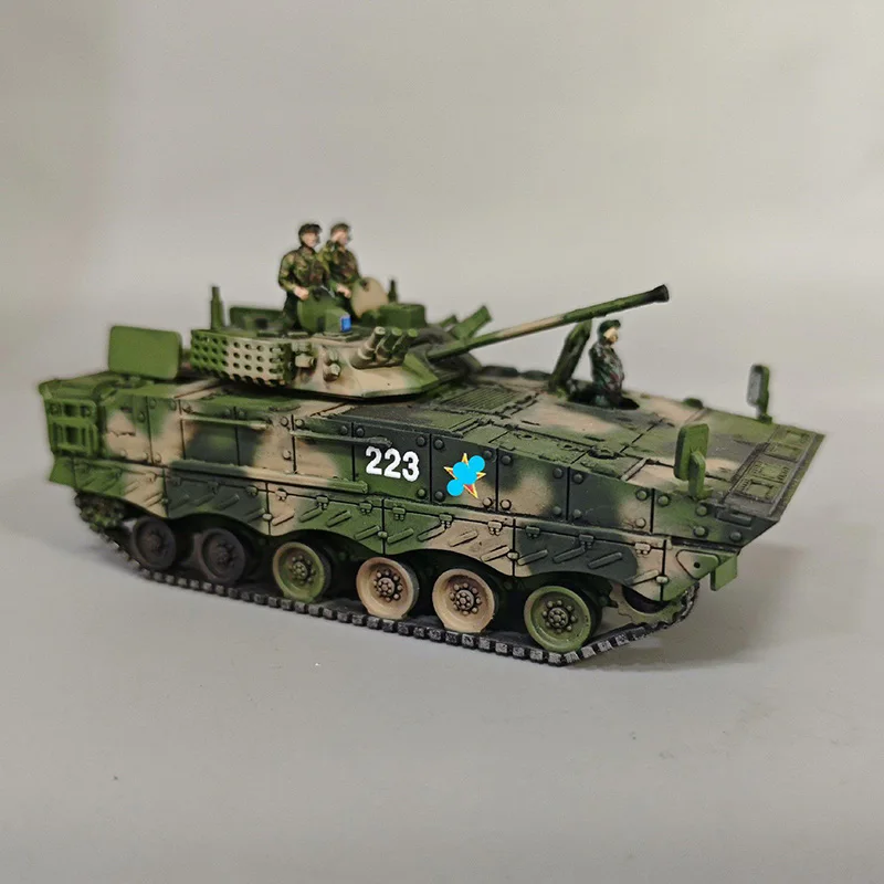 1/72 Chinese ZBD 104A tracked infantry fighting vehicle, hand-painted finished model decorative ornament, plastic material