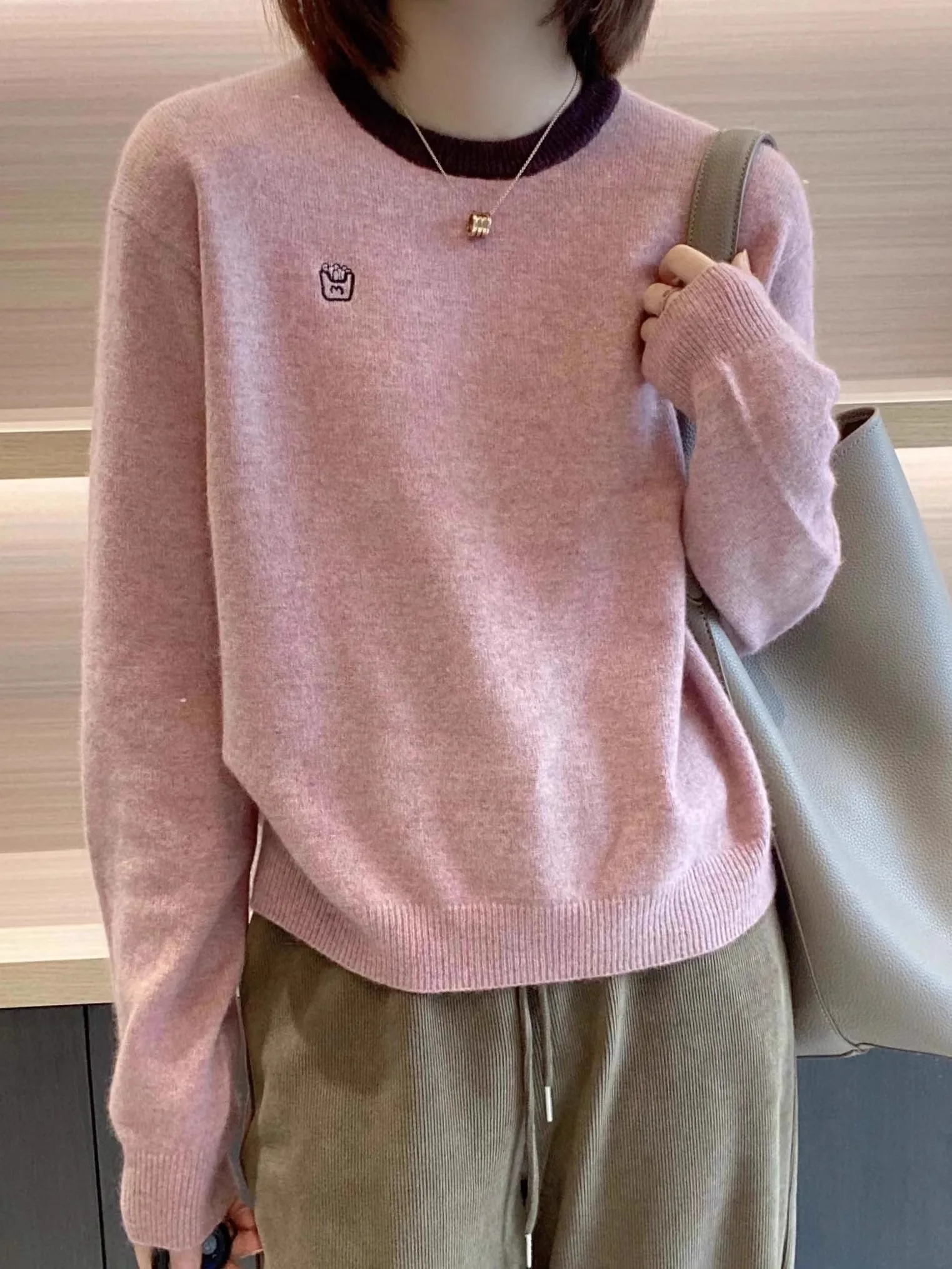 Fashion embroidery round neck cashmere sweater women's spring and autumn loose sweater wool base shirt