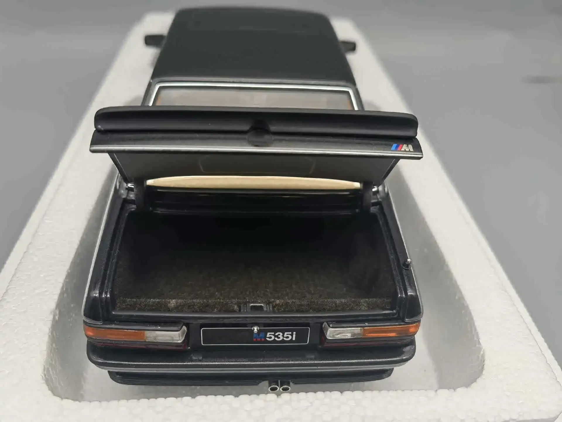 Autoart 1:18 M535i 1985 Black Alloy Fully Open Simulation Limited Edition Alloy Metal Static Car Model Toy Gift