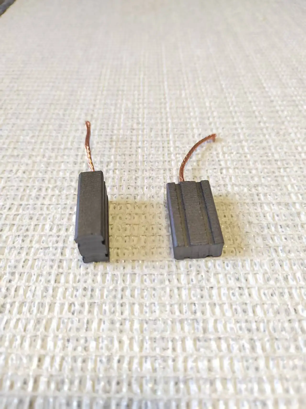 2 قطعة محرك مفرغة تيار مباشر 9.5X17.5X30 فرشاة كربون مخصصة مقاومة للاهتراء 7*16.5*21 فرشاة كربون المحرك #6