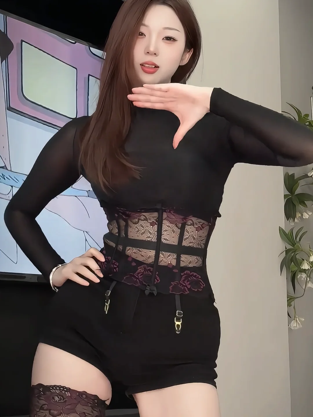 

Sexy Retro Hot Girl Black round Neck Long Sleeve T-Shirt Top And Shorty Bottoms Two-Piece Set Spring Pure Desire Body Shape H...