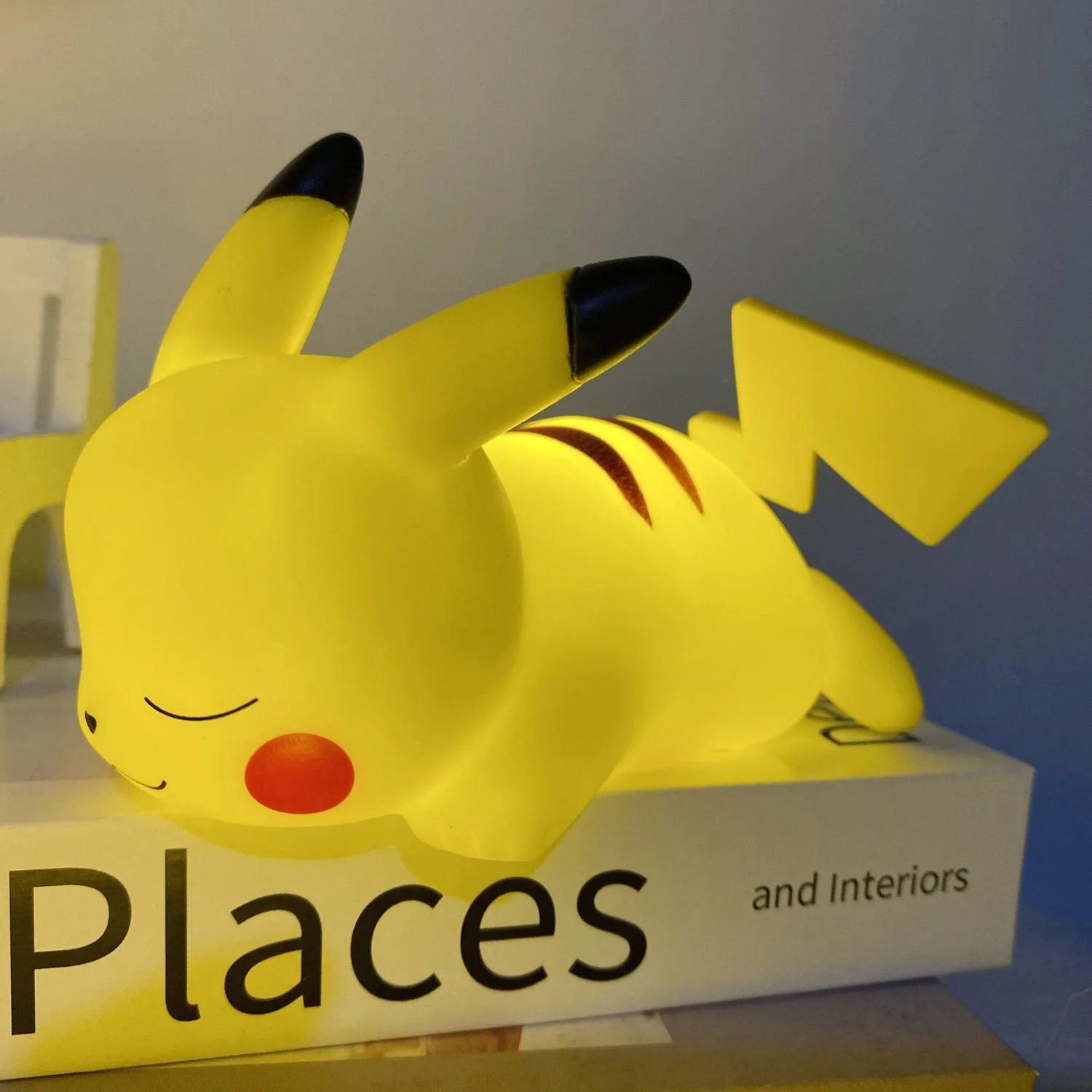 Pokemon Pikachu lampka nocna śliczne Anime miękkie światło sypialnia lampka nocna LED dekoracja pokoju zabawki dla dzieci na prezent