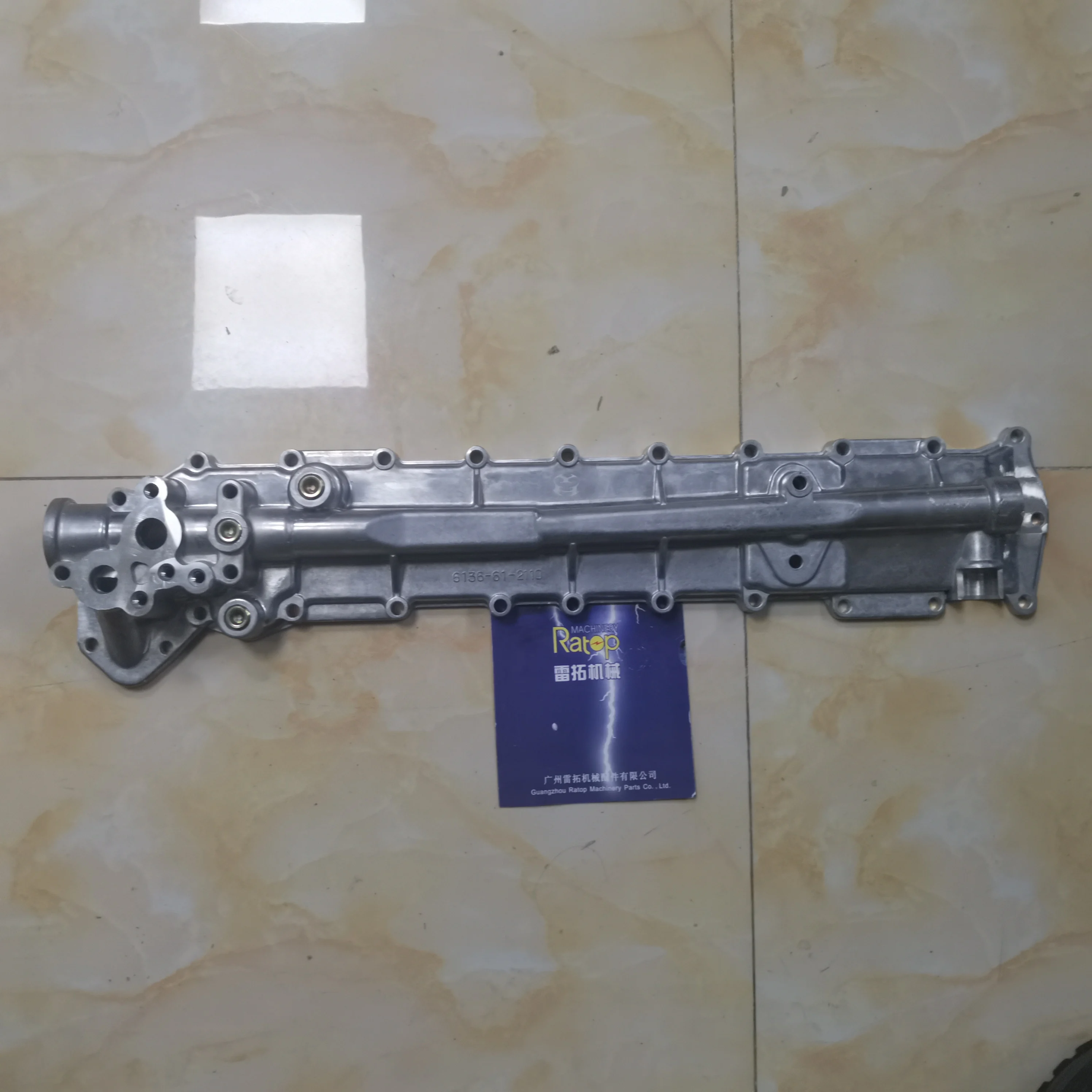 

6221-63-2110 6138-61-2102 6D108 PC300-6 Крышка масляного радиатора двигателя Komatsu Engine 6D105 6D108