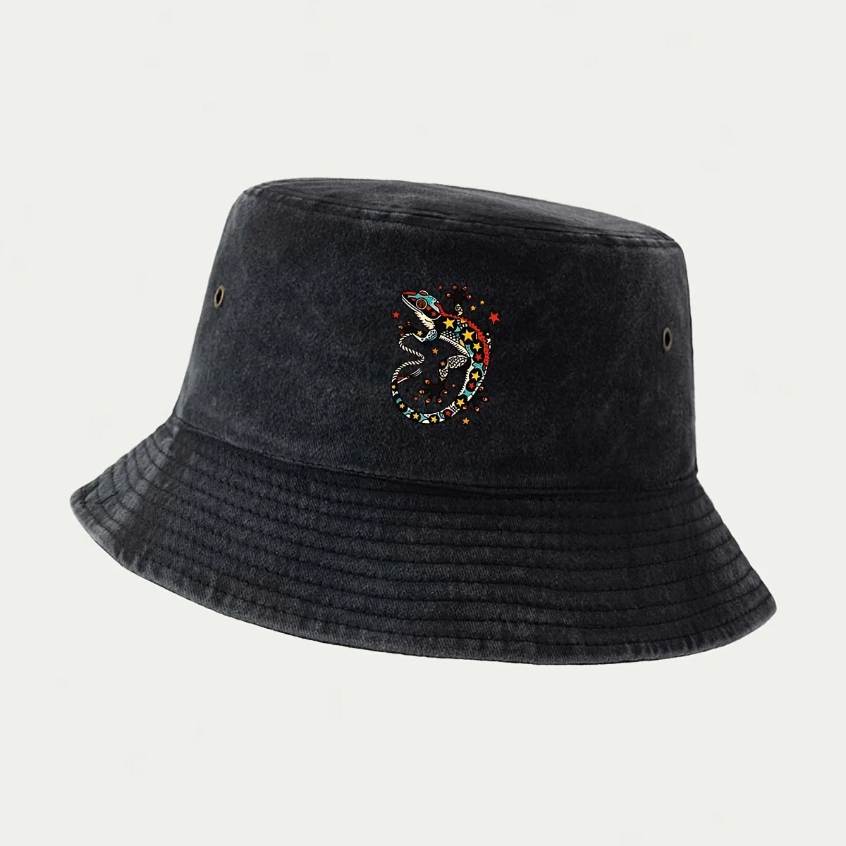 High-quality American Vintage-style Tattoo-inspired Colorful Gecko Print Bucket Hat, a Staple for Fishing and Lure Fishing. Fold