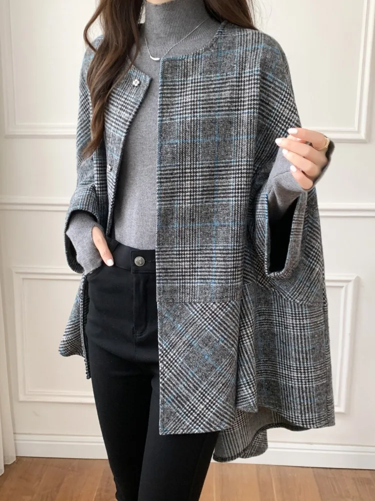 เสื้อคลุมคาร์ดิแกนลายสก็อตเรโทรเรียบง่ายสำหรับผู้หญิง ทรงหลวม ไซส์ใหญ่ สไตล์ลำลอง แมทช์ได้กับทุกชุด คอวี  สำหรับฤดูใบไม้ร่วง