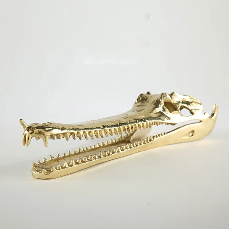 Modern light luxury gold crocodile skull ornament, model room hotel study  entrance soft decoration ornament