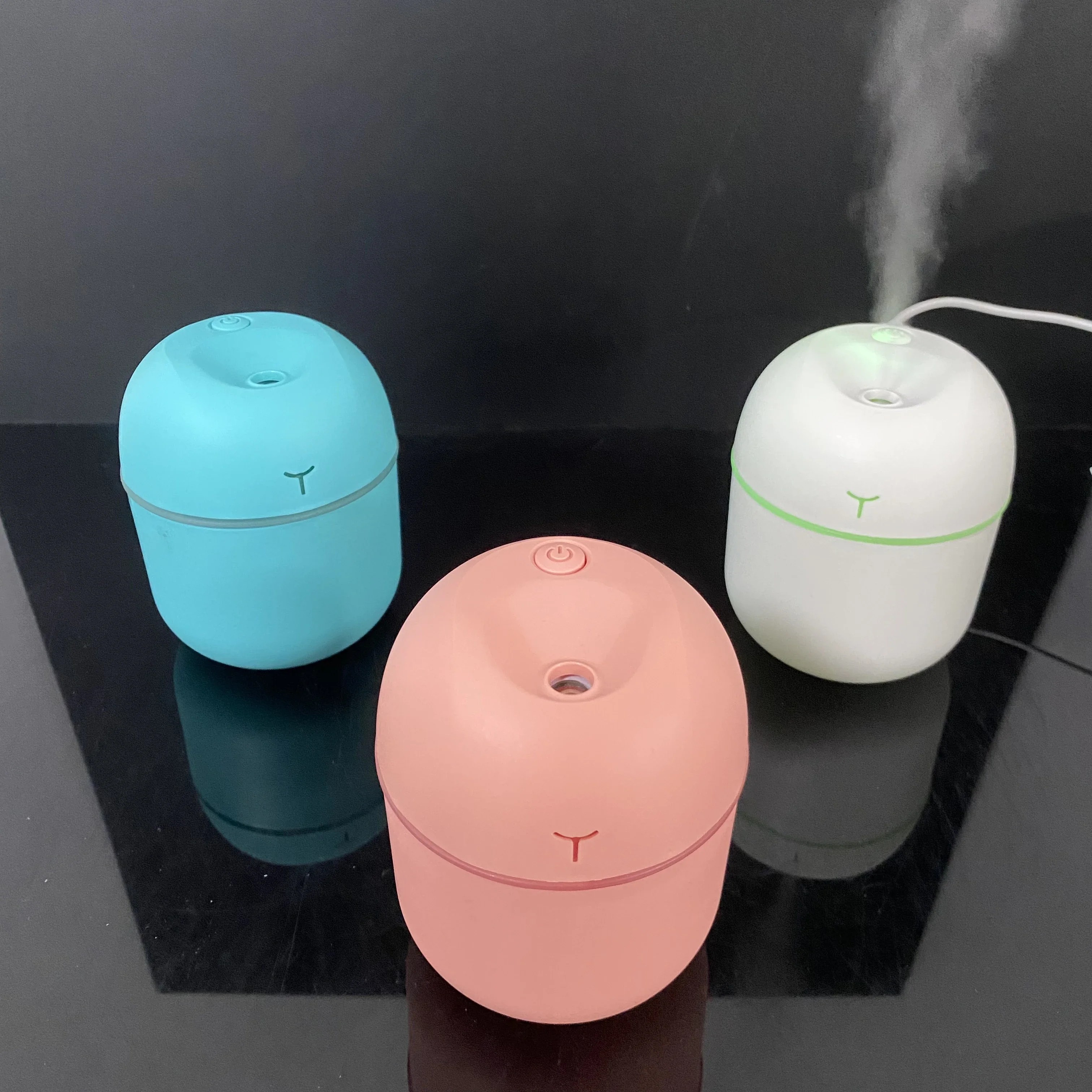 

2024 Portable Mini Humidifier Car 220ml Small Cool Mist Humidifier USB diffuser Personal Desktop for Bedroom Travel Office Home