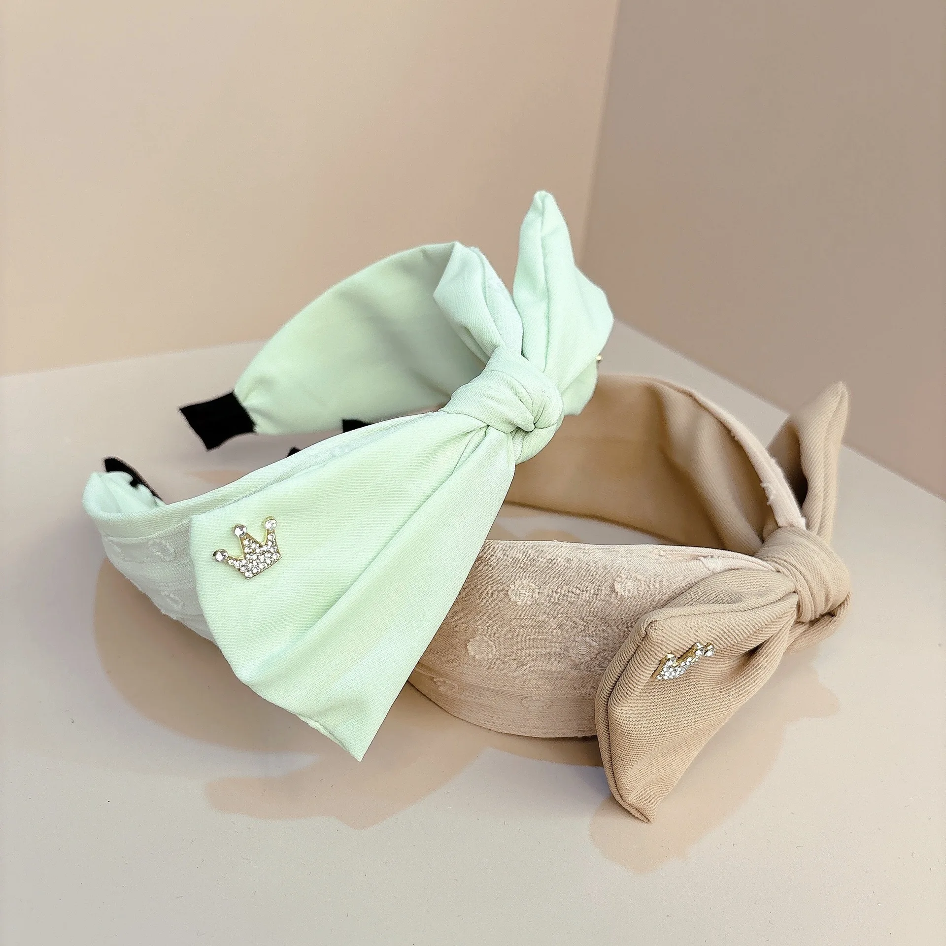 

Повязка для волос с камелией, широкий декор с бантом, нескользящая ручка, элегантная для женщин и девочек, повседневные повседневные аксессуары для волос