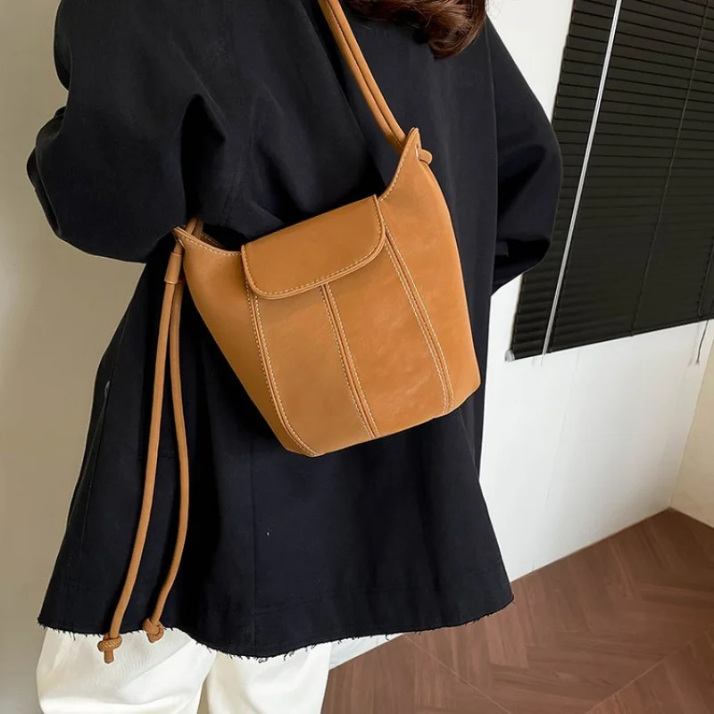 

Premium Women's Shoulder Bag Made Of Hexagon-Printed Leather Featuring Amsterdam Casual Vintage Neat Lightweight Look