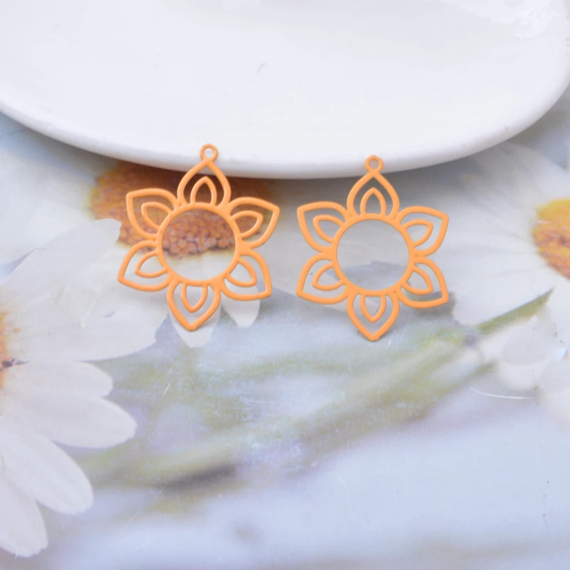 30 Stück AB8305 Messing-Filigran-Blumenanhänger Edelstahl-Sonnenblumenanhänger DIY Schmuck Ohrringe Zubehör – Detail 5