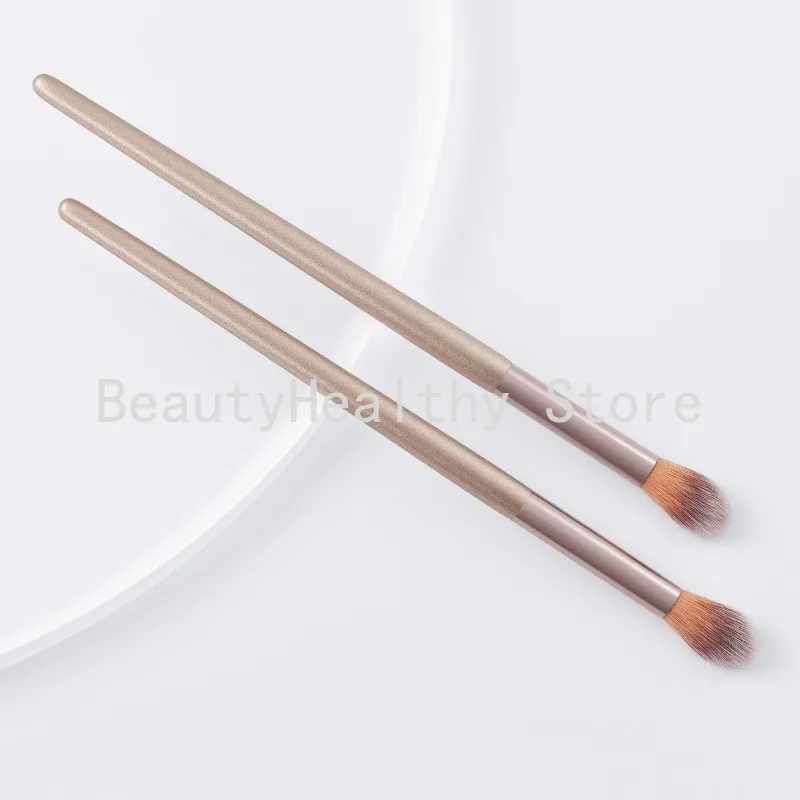 Highlighter Brush, Tapered Face Makeup Brush for Powders and Creams, Vegan and Coated