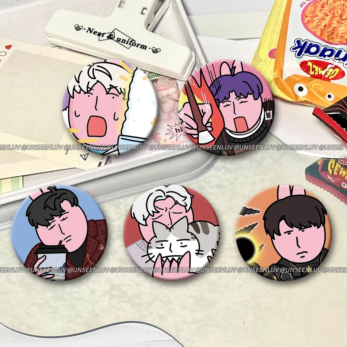 

Love and Deep Space Pink Cosplay Bar, Self Printed 58mm Badge, Millet Pendant, Gift for Friends, Brooch Decoration