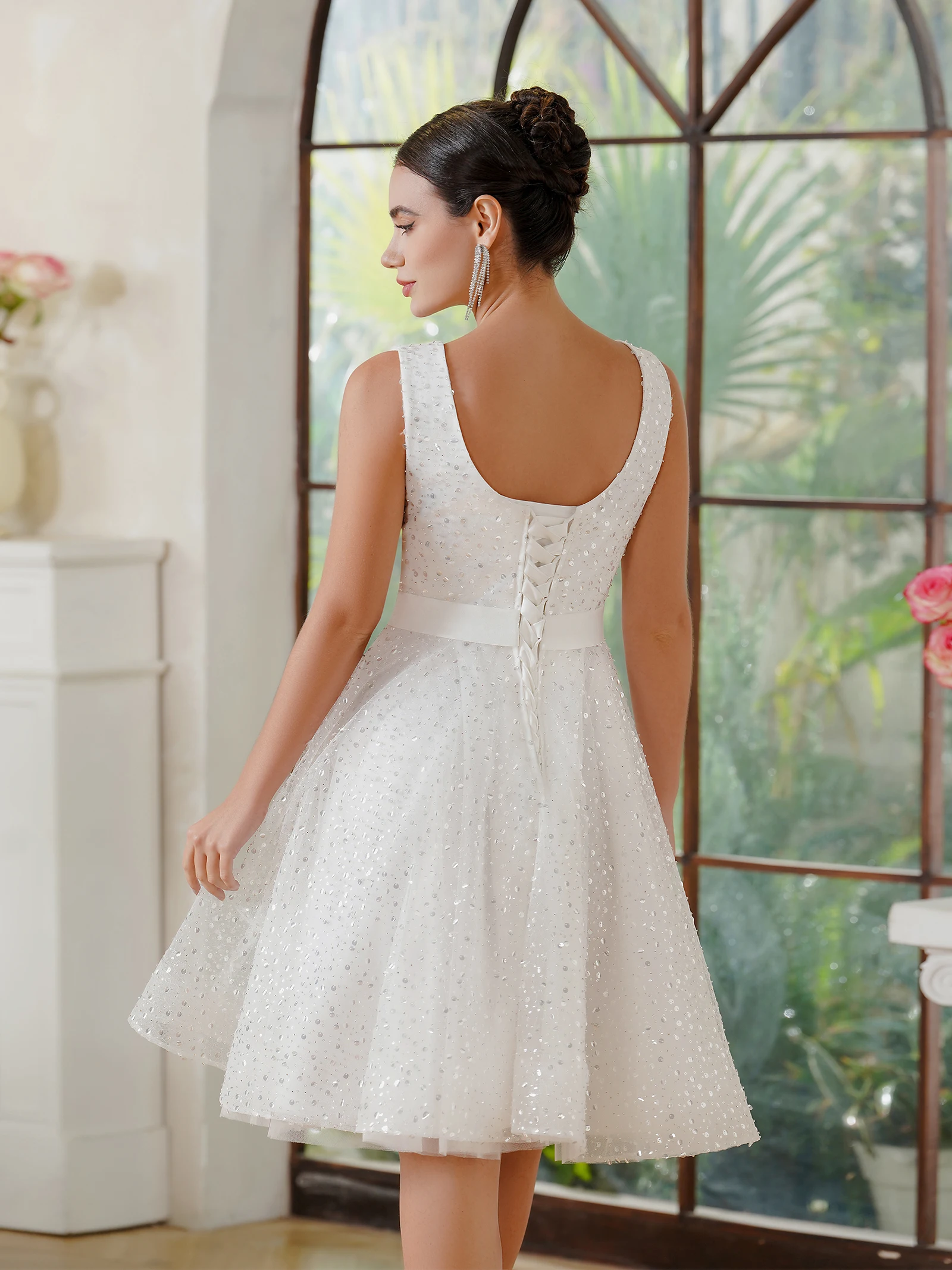 XUNBEI Short Wedding Dress O-Neck Soild White Sequins Bodice with Paddings s A-line  Knee-Length Skirt Fully Sparing Fabric Gown