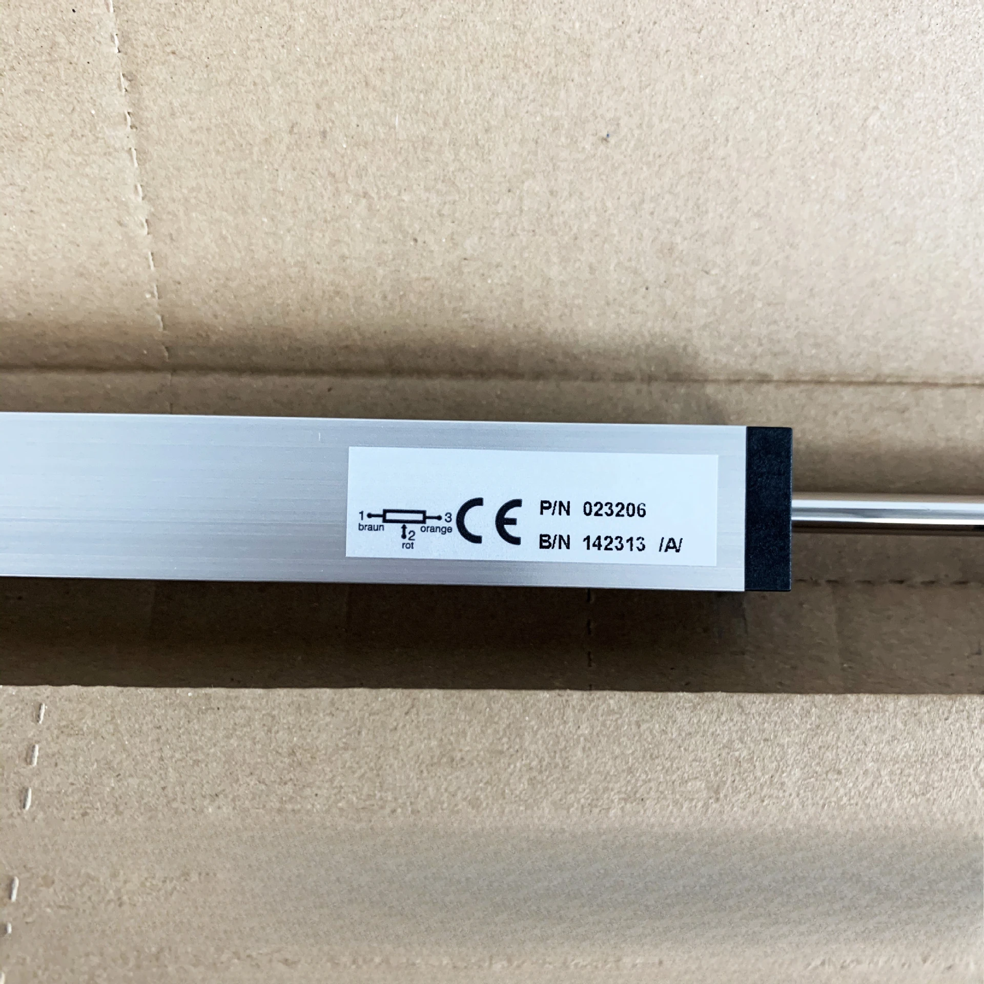 Suitable for  linear displacement transducer T-0150 with 2 meters long shielded cable