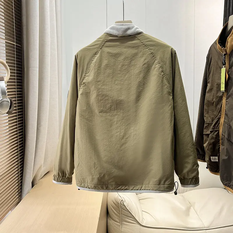 Für den Outdoor-Einsatz im Herbst und Winter ist dieser doppelseitige, warme, dicke, locker geschnittene Mantel mit Stehkragen sowohl für Männer als auch für Frauen geeignet. – Detail 10