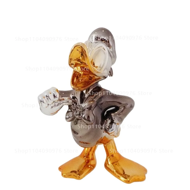 

Light luxury Donald Duck ornament cartoon doll living room decoration electroplating sculpture creative process