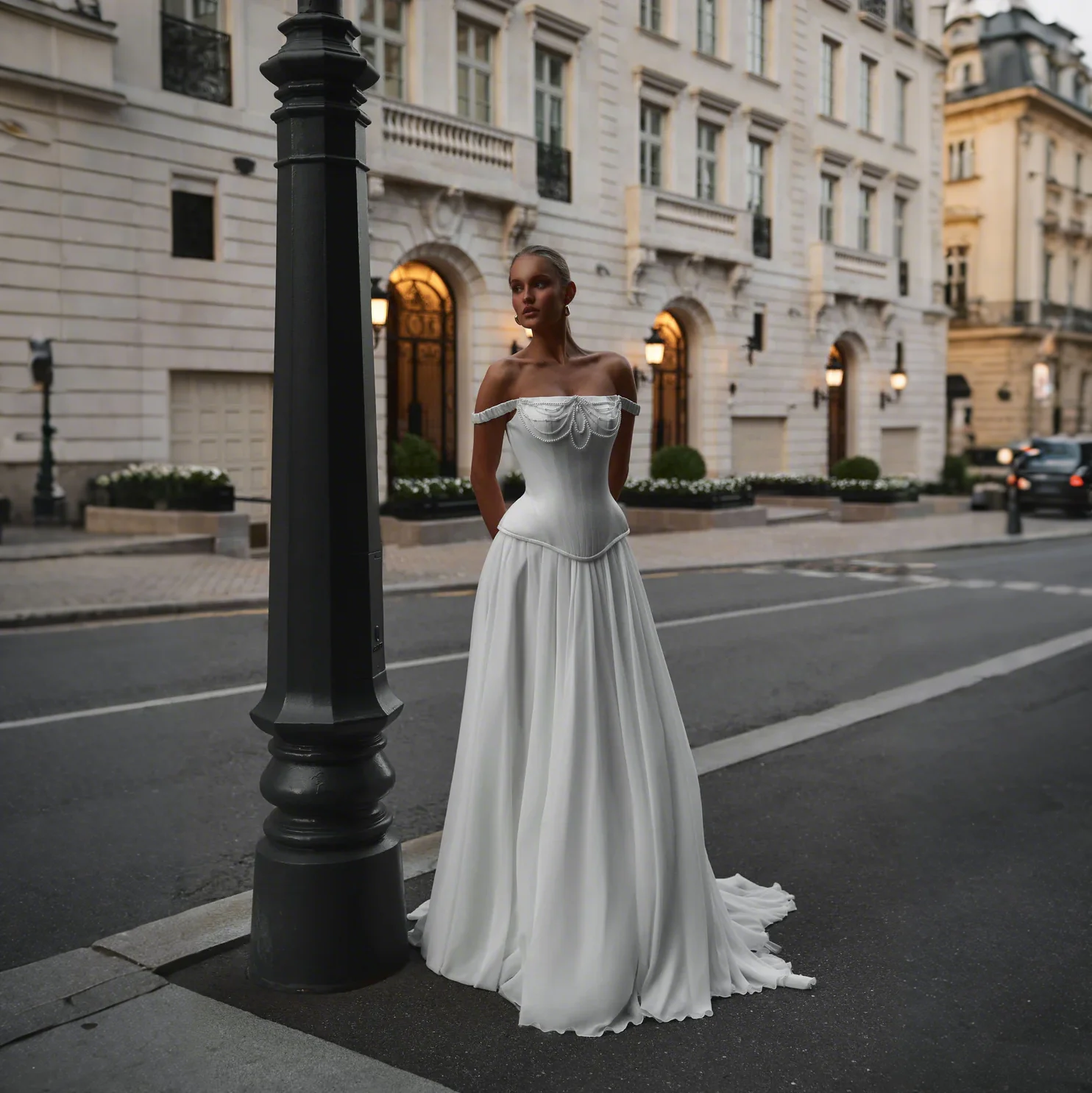 

Customized Exquisite Sleeveless Wedding Gown Charming Boat-neck Bridal Dresses Sexy Lace Applique Bridal Gown Vestidos De Noiva