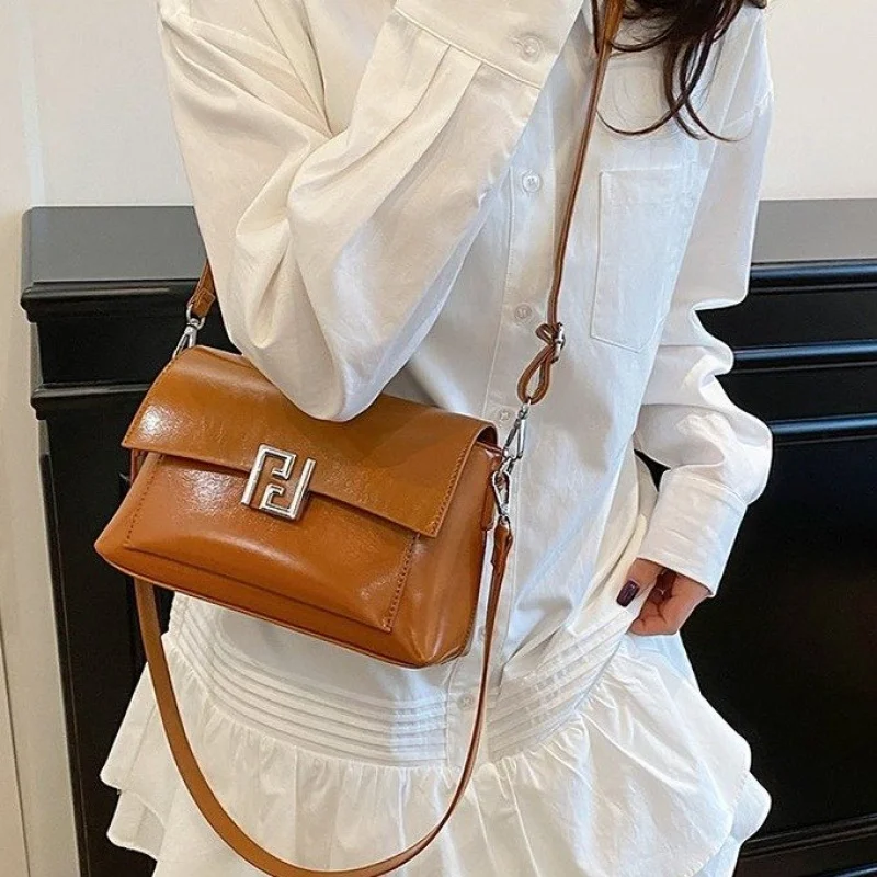 

Стильная модная повседневная сумка-мессенджер для женщин, вместительная, для деловых поездок и отдыха, с логотипом в виде букв