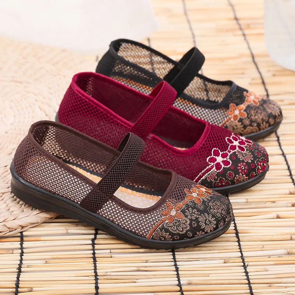 Old Beijing Cloth Shoes Mom Chinese Style Embroidered Cloth Shoes Women Soft Bottom Mesh Breathable Ladies Casual Shoes Sandals