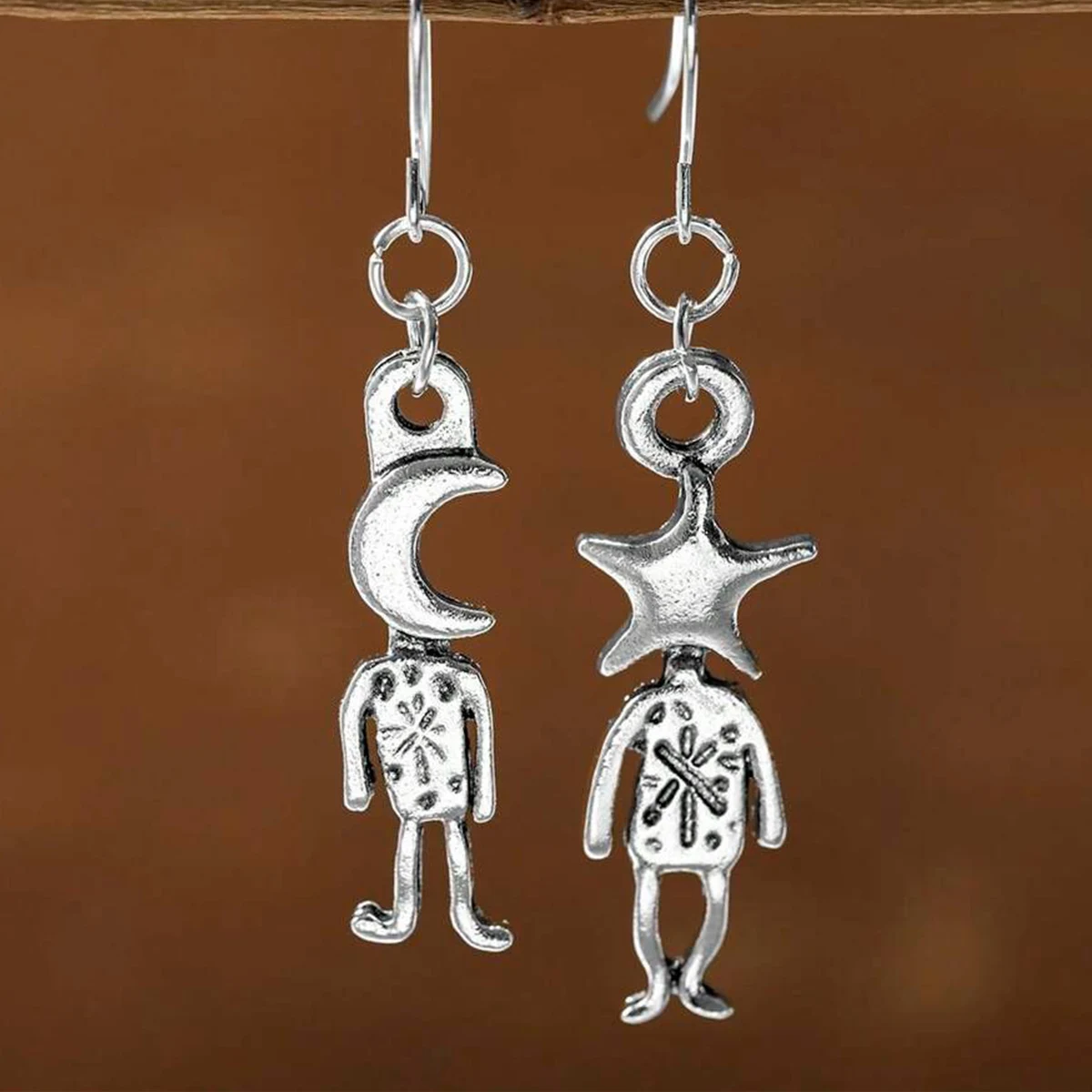 1 paar gouden kleur en zilverkleurige retro ster- en maanvormige oorbellen creatieve asymmetrische damesoorbellen sieraden