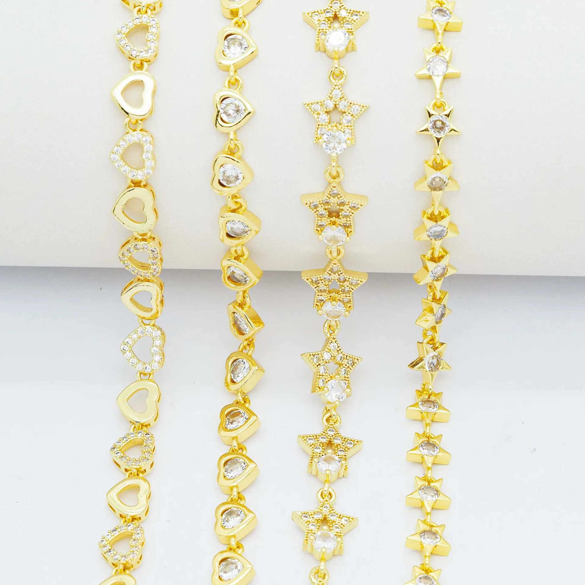 شخصية المرأة سحر سوار على شكل قلب الزركون مطلي 18K مطلي سوار ذهب يوميا بسيطة كريستال سلسلة سوار مجوهرات Gif #2