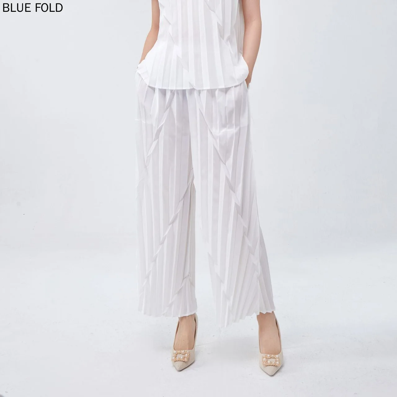 

Miyake Straight-leg Pants for Summer Loose and Tight Waist Exudes High-end Feel Hand-pleated Loose and Fashionable Versatile