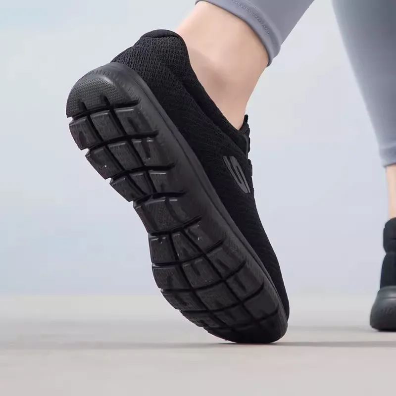 Skechers รองเท้าผ้าใบสตรีฤดูร้อนรองเท้าวิ่งลําลองตาข่ายระบายอากาศรองเท้าวิ่งช้าลง