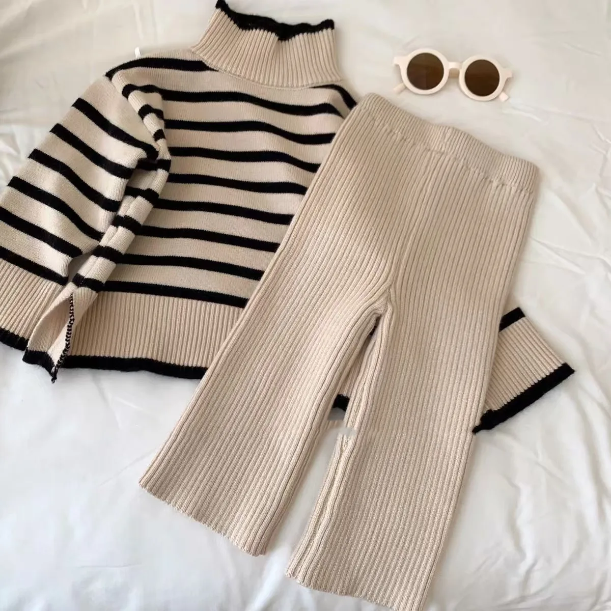 Girls' Autumn/Winter High Collar Sweater Set 2025 New Style Female Baby's Stylish Knitted Sweater Wide Leg Pants Two Piece Set