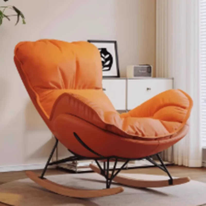 เก้าอี้พักผ่อนสีเบจสำหรับห้องนั่งเล่น ดีไซน์ทันสมัยแบบโยก เก้าอี้เดี่ยวแสนสบาย เฟอร์นิเจอร์ห้องรับแขก