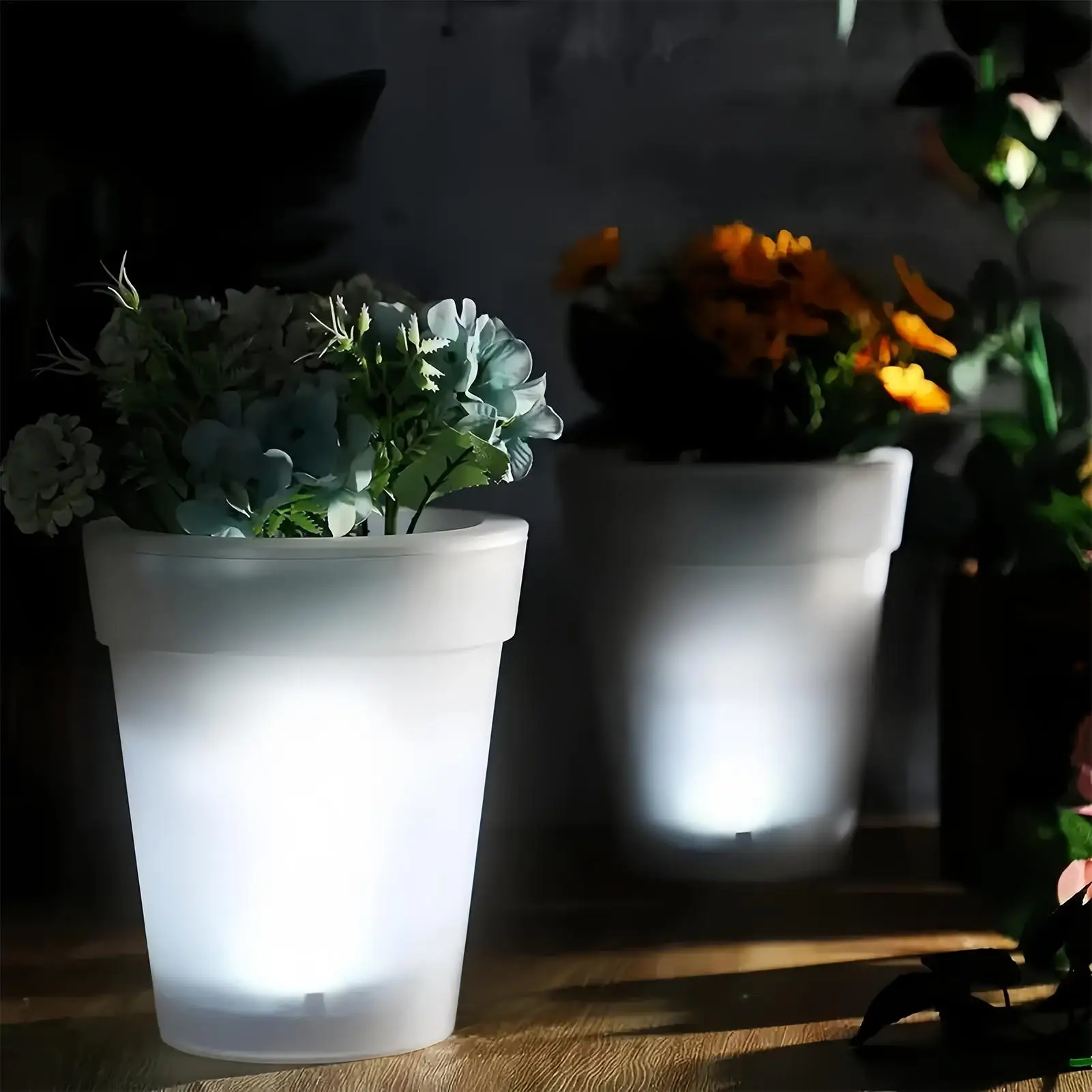LED Planter Pots Outdoor Waterproof Landscape Lighting Vase Solar Power LED Flower Pot for Patio Yard Pathway Lawn Home Outside