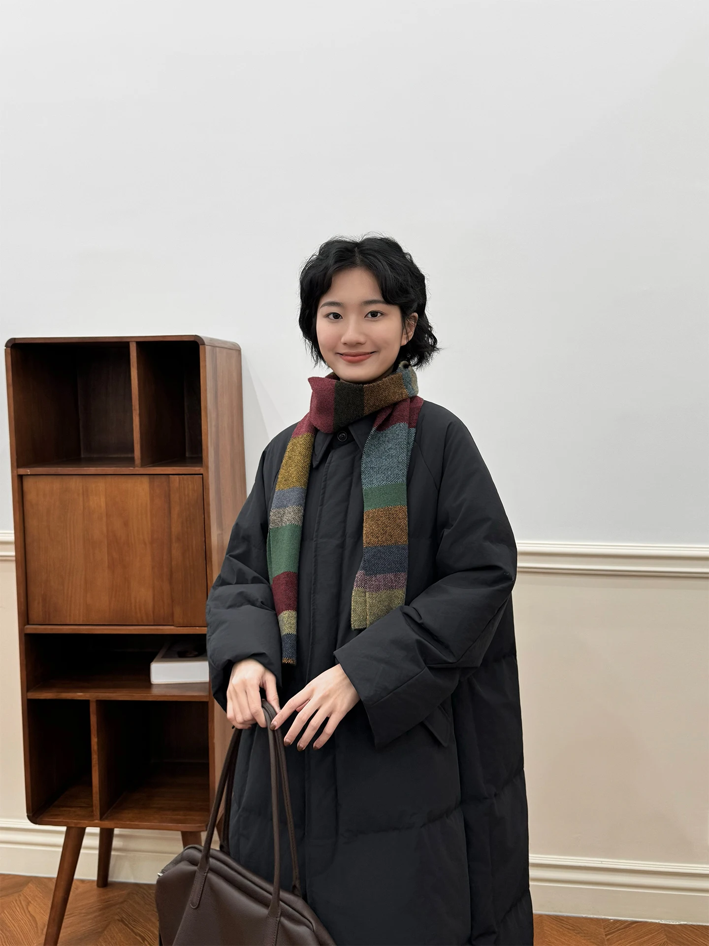 

Пальто женское средней длины Zhou Xiaoya, новинка зимы 2025, синее, с наполнителем из белого гусиного пуха, в клетку, модное