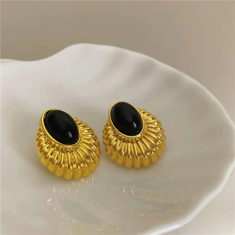 Vintage Metal Oval Black Stone Earrings for Women Fashion Classic Advanced Texture Earrings Elegent Jewelry Gifts