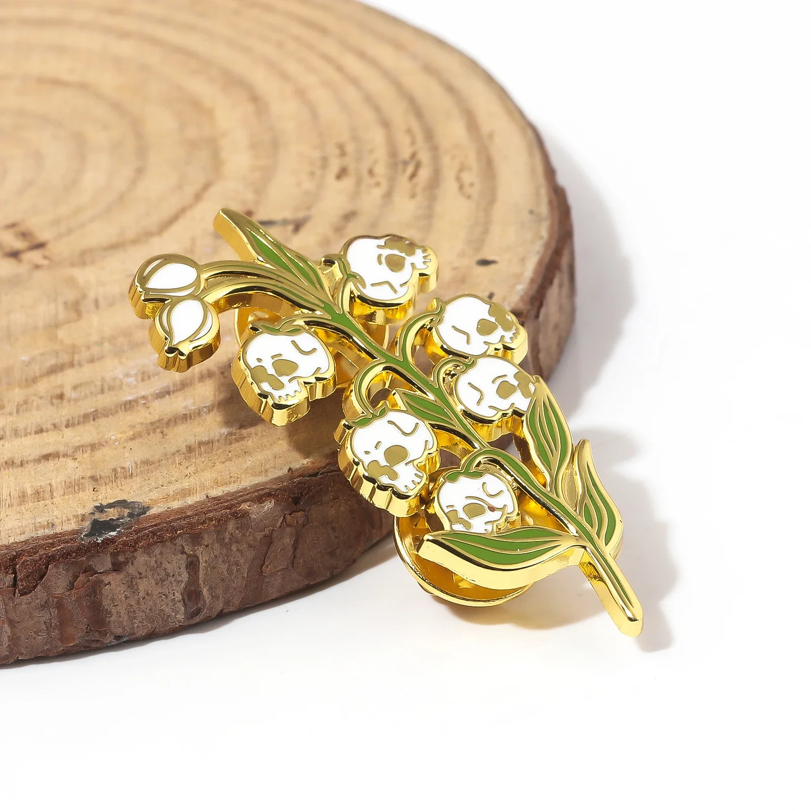 

White Skull Head Lily Of The Valley Enamel Pin Brooch Funny Flower Badge Brooches Hats Clothes Backpack Decoration Jewelry Gift