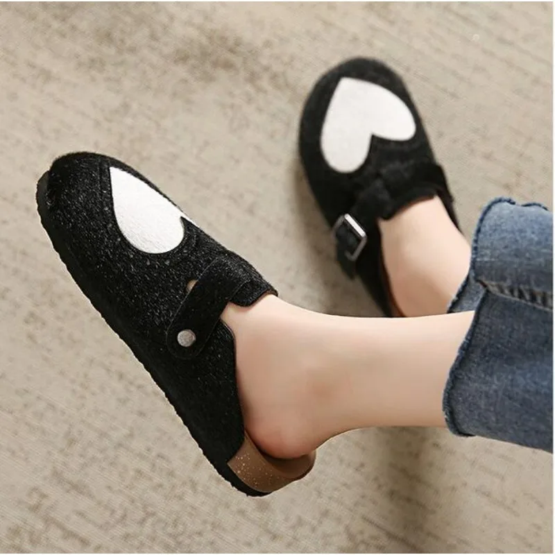 

Fashion Black Print Hairy Mule Clogs Woman Brogue Heart Design Slide Sandals Ladies Brand Thick Footbed Slipper Plus Size 43