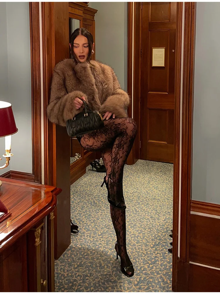 

Luxury Women Faux Fur Short Coat Long Sleeve Loose Fluffy Light Brown Thicken Jacket 2025 Winter Fashion Plush Warm Overcoat