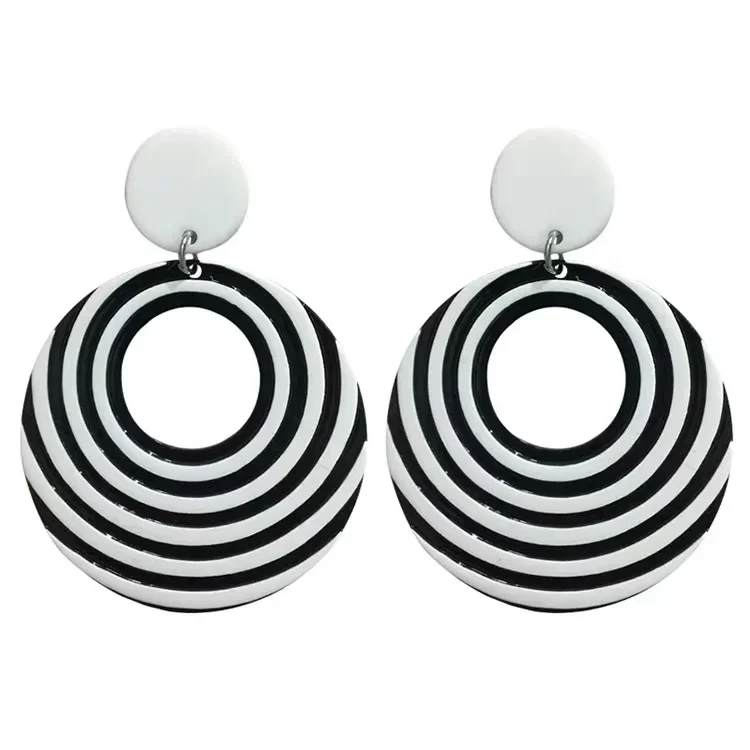 

Striped black and white temperament simple ear clips no ear piercings