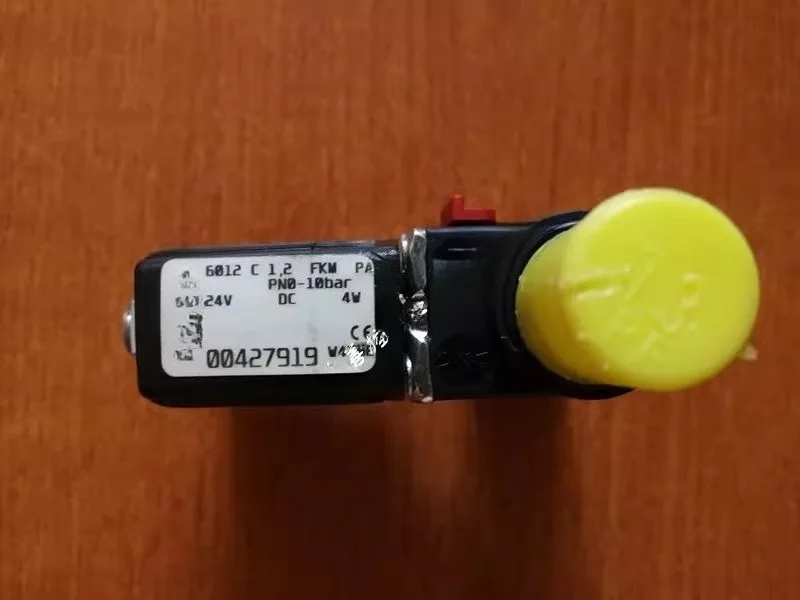 High Performance 3 Way Solenoid Valve 6012C 1.2 FKM P0-10bar 00427919 427919 For Industrial Fluid Control System