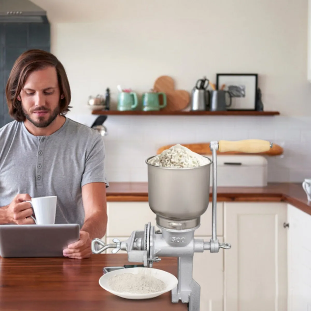 مطحنة الحبوب اليدوية المصنوعة من سبائك الألومنيوم والذرة والفول السوداني وآلة حبوب البن مع تصميم مشبك طاولة كرنك اليد للمنزل