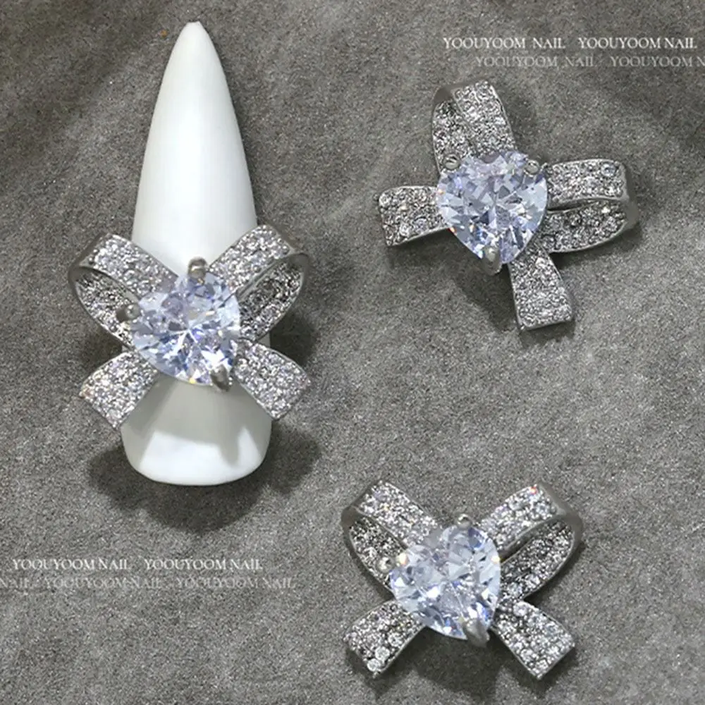 Fai da te argento 3D Manicure gioielli ciondoli per unghie Bowknot cristallo strass per unghie lega di metallo decorazione per unghie donne