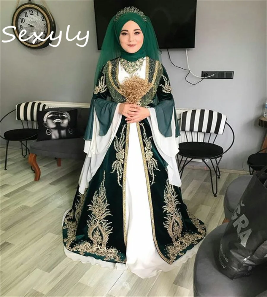 Luxury Turkish Arabic Wedding Dress 2023 High Neck Velvet Long Sleeve Moroccan Caftan Bridal Gowns With Beaded Crystal Bride