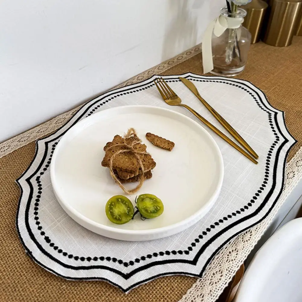 Table Placemat Washable Placemat Wrinkle-resistant Embroidered Lace Placemat Heat-resistant Non-slip Table Mat for Dining