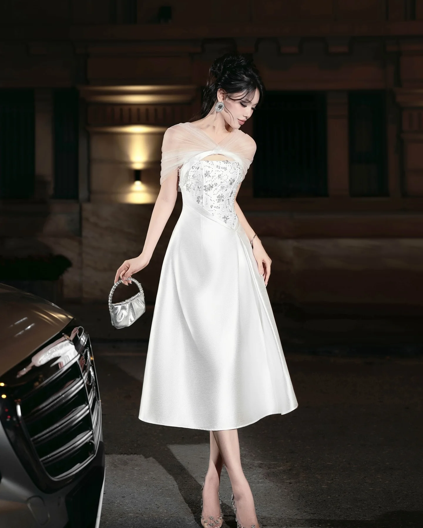 

Customized Modern Tea Length Sequined Pleats Crystal Off the Shoulder Evening Dress Temperament A-Line Satin White Party Gown