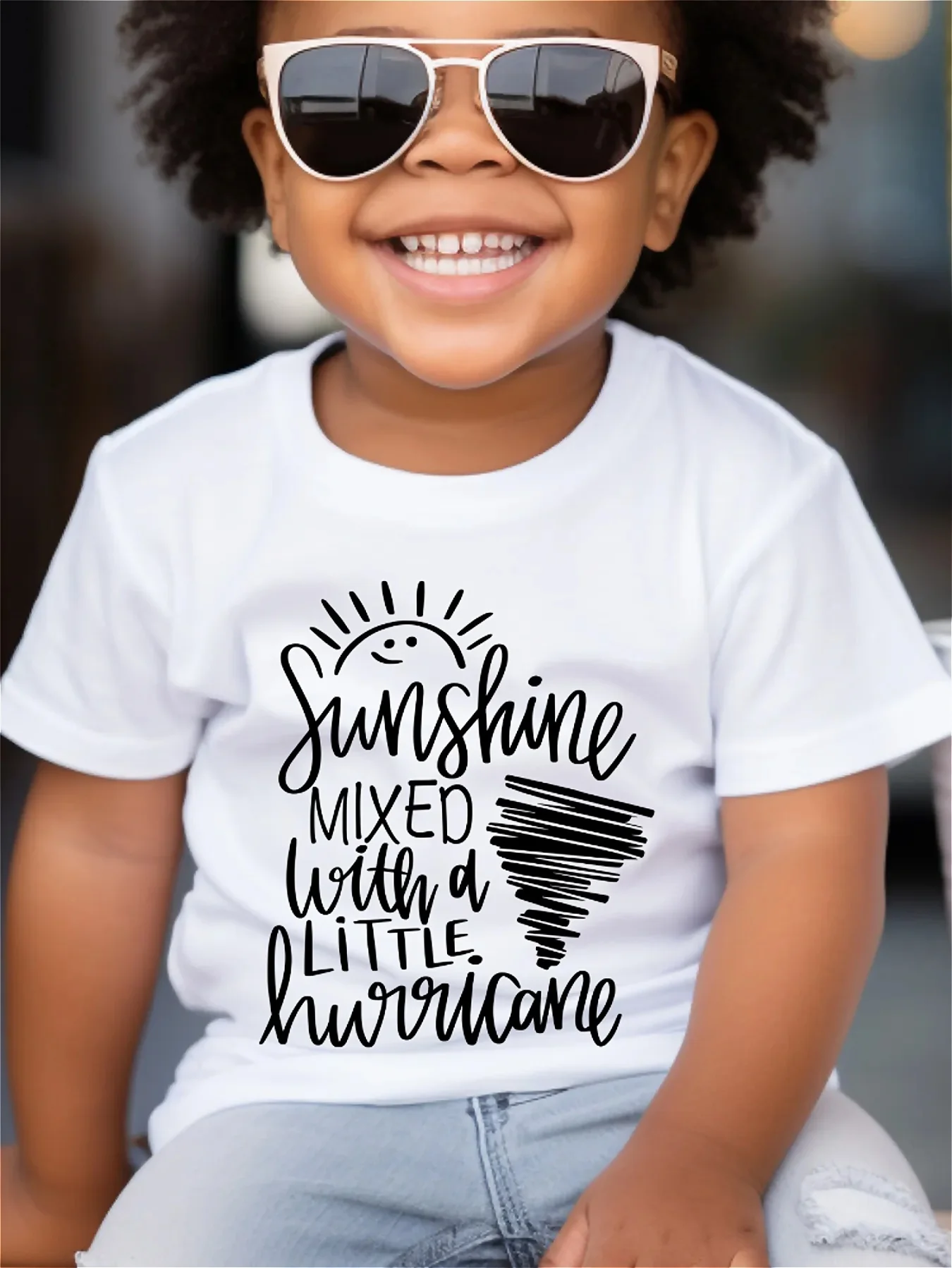 Boys' T-shirt with sunshine mixed with letter sun pattern, simple and fashionable round neck short sleeved top