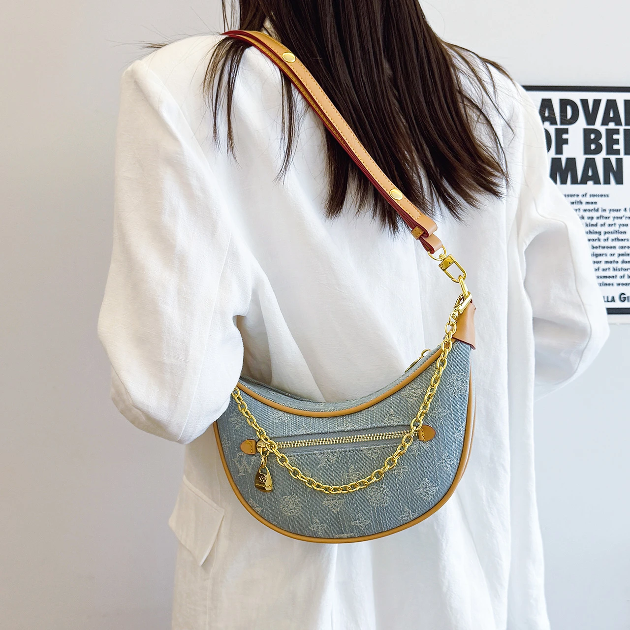 

Elegant Leather Ladies Crossbody Bag Chic Shoulder Handbag Women Fashionable Durable Everyday Use Bag