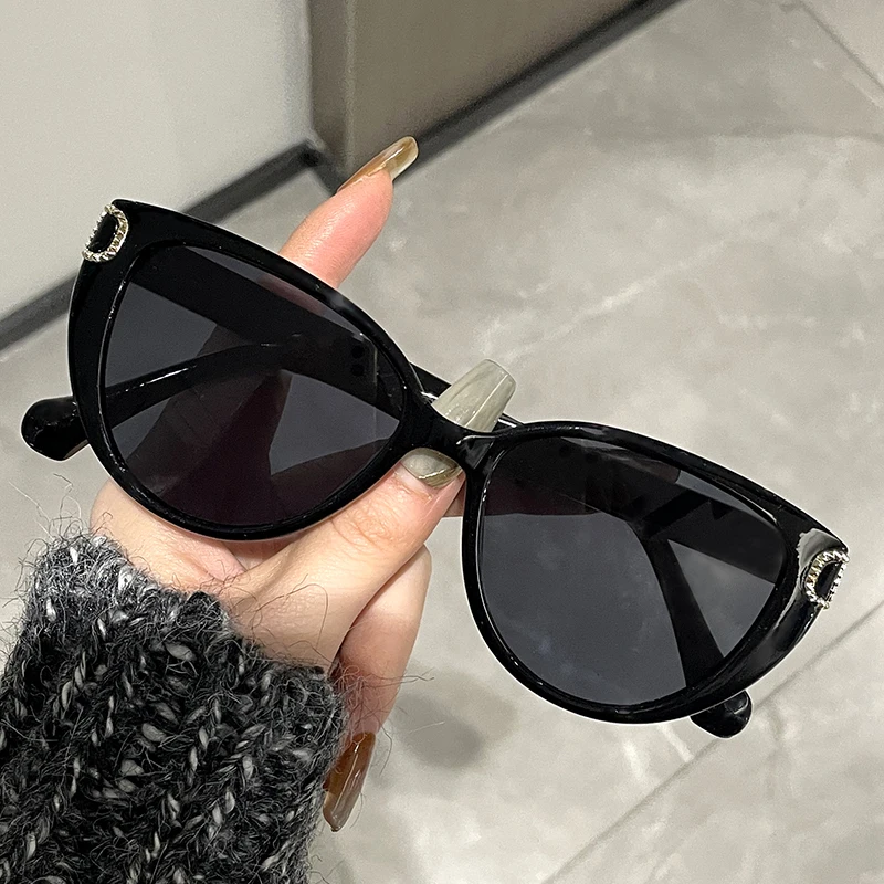 

Ladies Stylish Shades Luxury Designer Gradient Lens Sun Glasses Classic Oval Sunglasses 2024 Women Fashion Trends Eyewear Frame