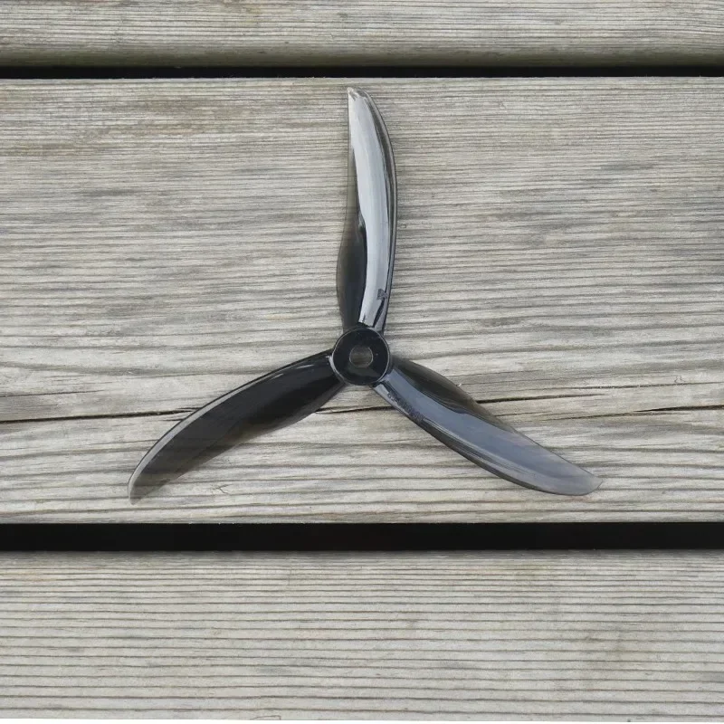 Axisflying en collaboration avec BlackBird V3 BB39 Freestyle Props