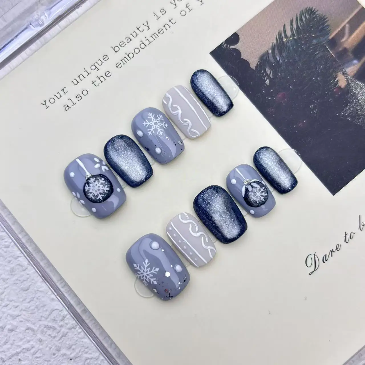 10 szt. Ręcznie Robione Paznokcie Naklejane Świąteczne Frozen Niebieskie Efekt Kociego Oka Pełne Pokrycie Końcówki Paznokci dla Kobiet i Dziewcząt Zdejmowane Paznokcie do Noszenia