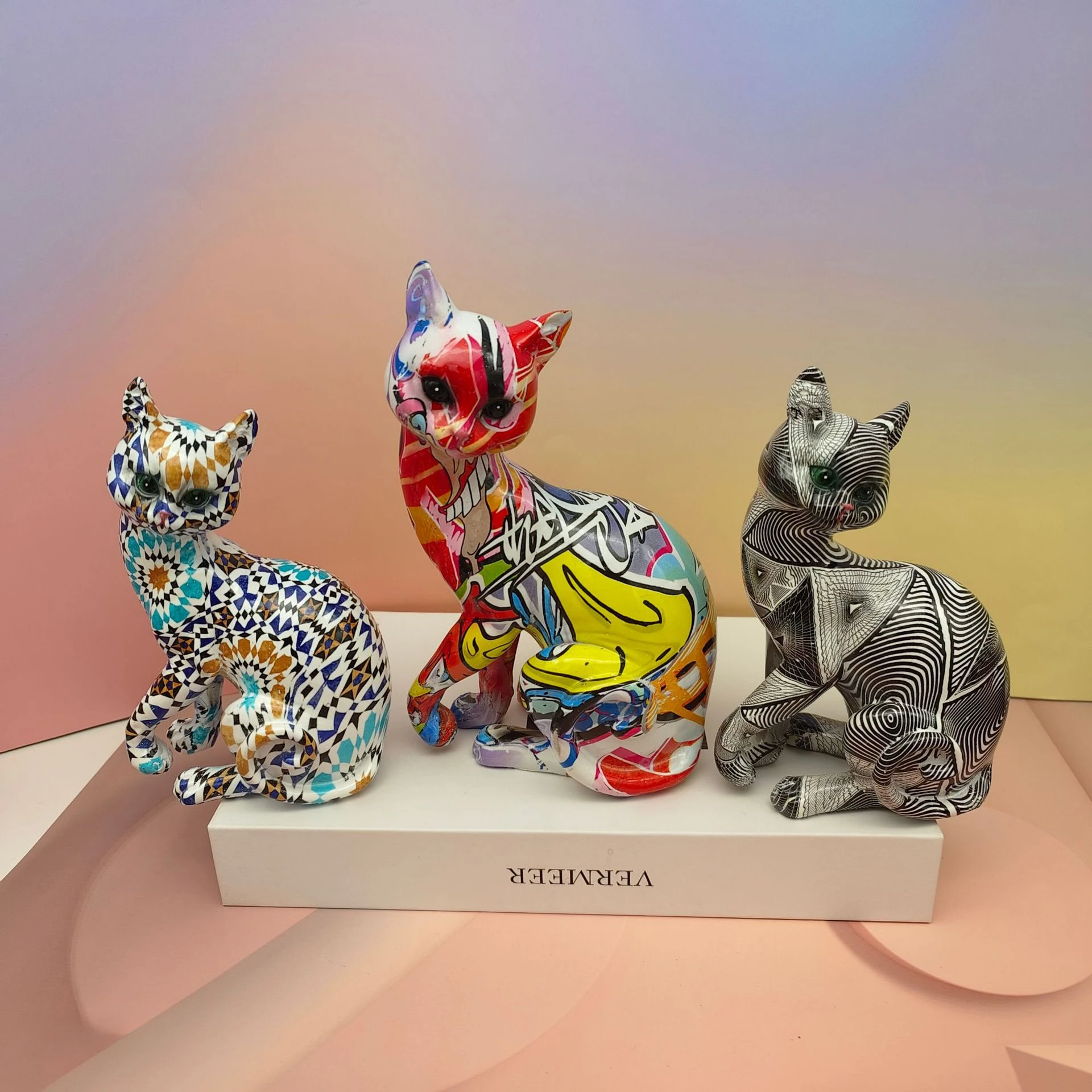 Graffiti Animals Sculptures Chinese Fengshui Statue Lucky Cat Figurines Resin Cat Statues for Home Desktop Decor Friend Gift