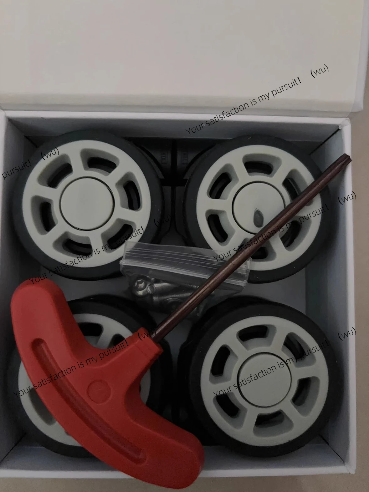 

Подходит для колес Rimowa. Универсальное бесшумное колесо RIMOWA.