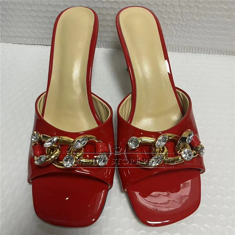 Catene di cristallo di diamante fibbia Decor sandali donna Slingbacks in pelle verniciata di lusso catena unica strano tacco muli estivi